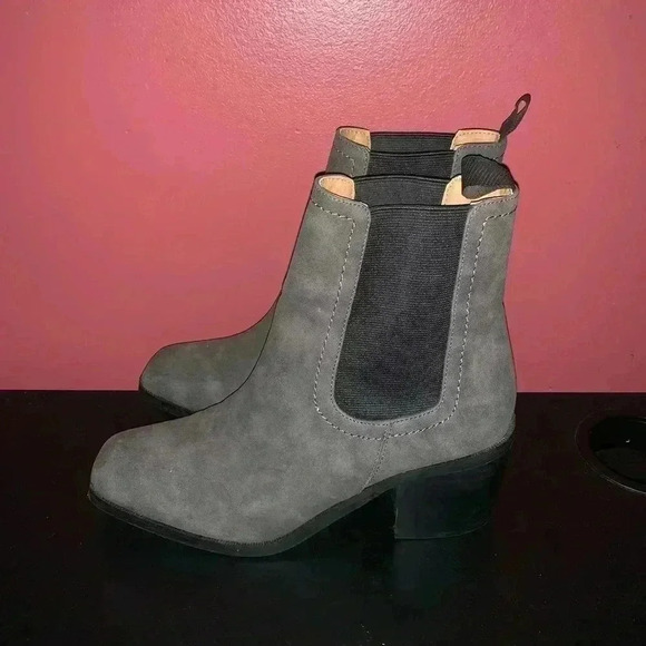 Free People Vegan Chelsea Gray Ankle Boots - Picture 2 of 8